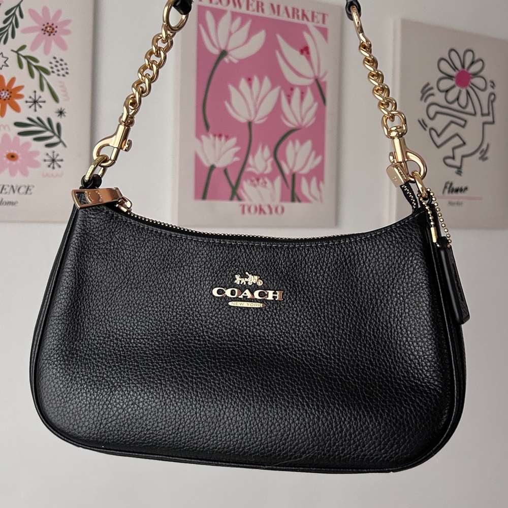 Coach Teri Shoulder Bag 🖤